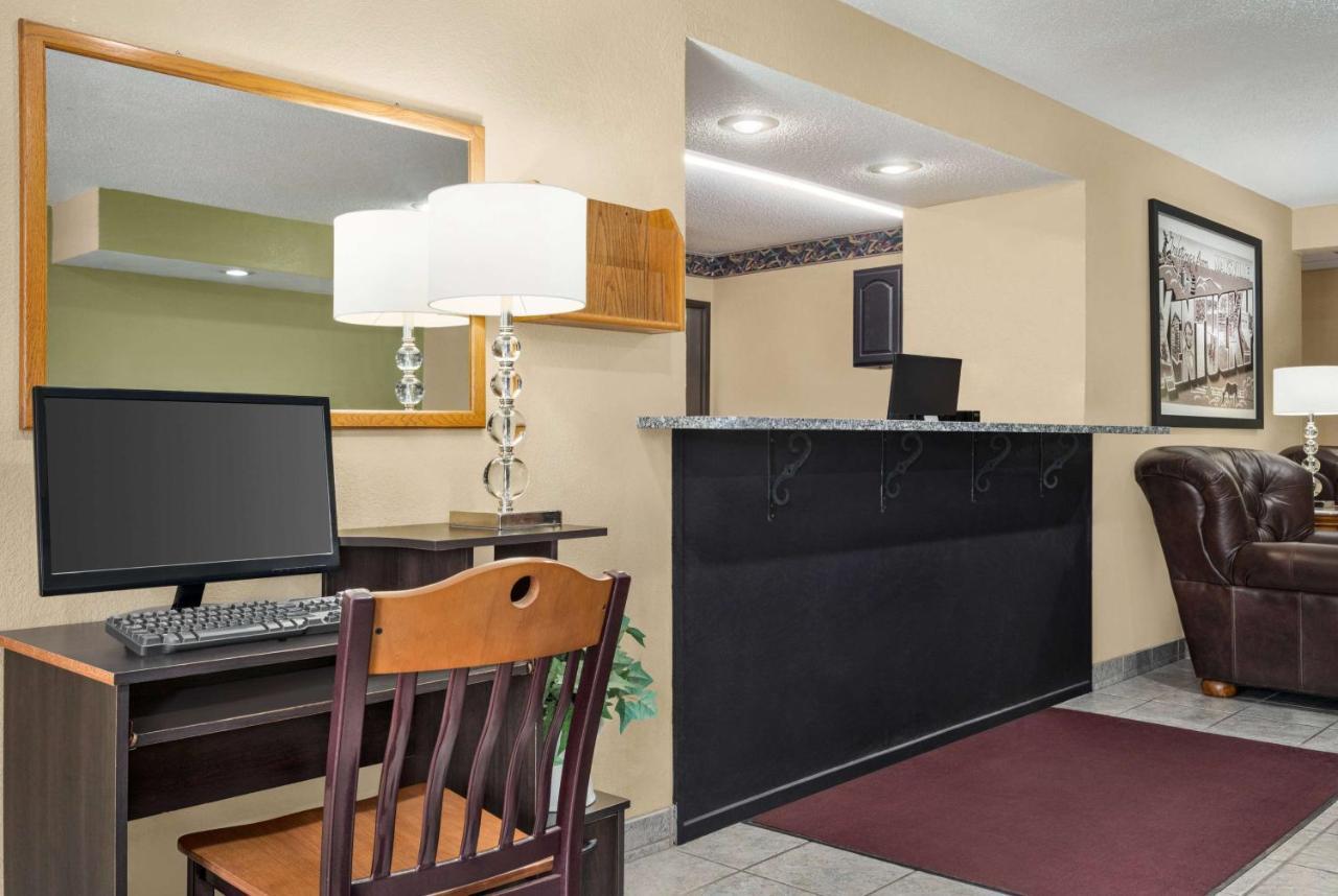 Super 8 by Wyndham Maysville KY Eksteriør billede